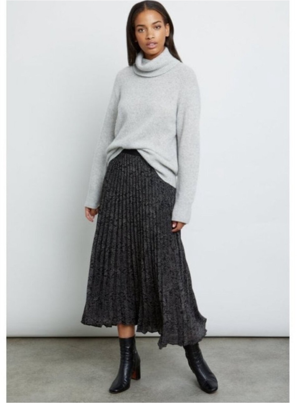 RAILS Delphine Pleated Midi Skirt | Slate
Python Snake print | Size XS